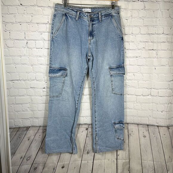 Zara Y2K Mid Rise Cargo Jeans Straight Leg size 8 Light Wash Unique Split Hem - Picture 1 of 9
